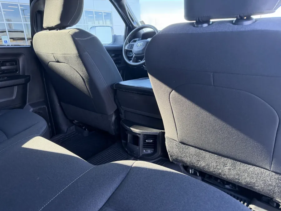 2021 RAM 2500 Tradesman | Photo 9 of 17