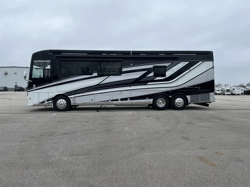 2026 Newmar Dutch Star 4081 | Photo 1 of 42