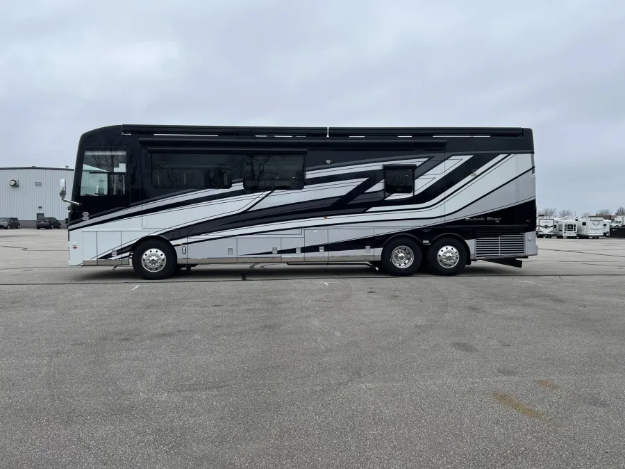 2026 Newmar Dutch Star 4081 | Photo 1 of 42