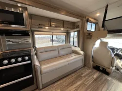 2022 Thor Four Winds 27R | Thumbnail Photo 16 of 37