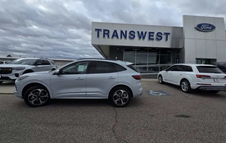 2026 Ford Escape Hybrid | Photo 1 of 32