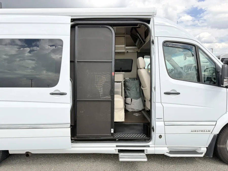 2016 Airstream Interstate EXT Lounge | Photo 3 of 20