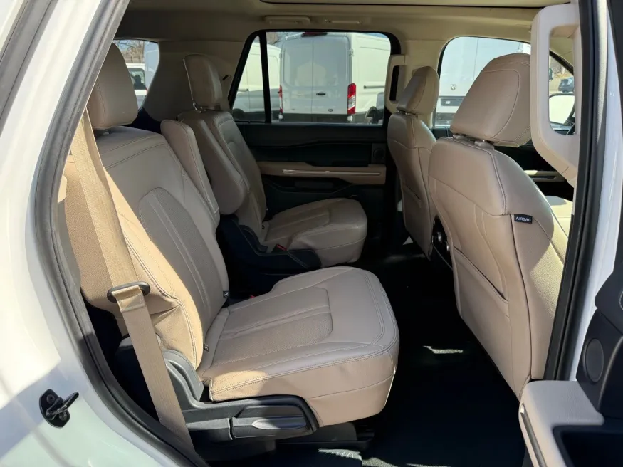 2024 Ford Expedition Limited | Photo 9 of 22