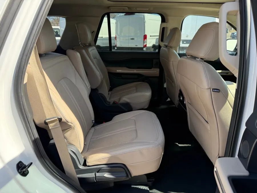 2024 Ford Expedition Limited | Photo 9 of 22