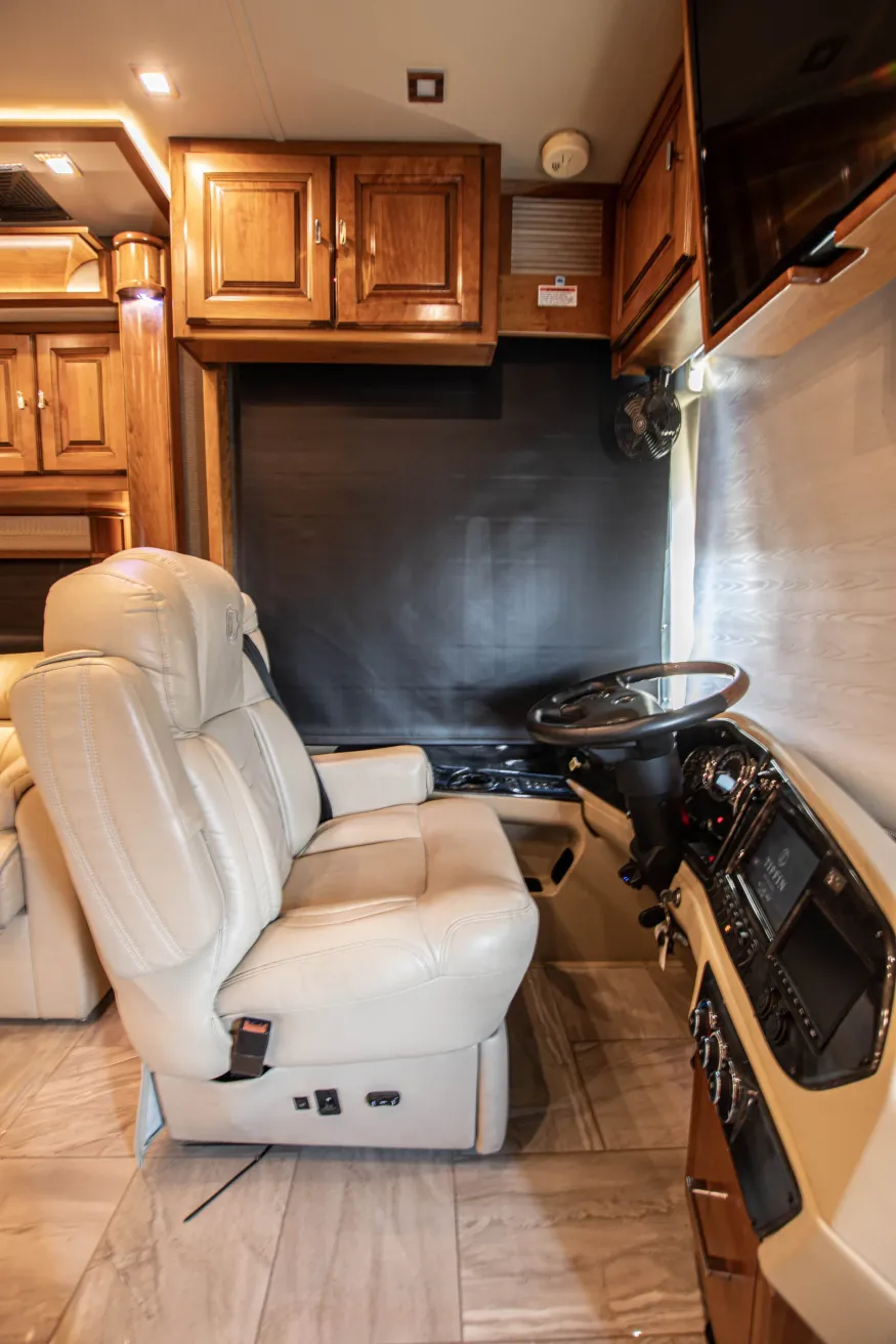 2018 Tiffin Allegro Bus 45OPP | Photo 9 of 33