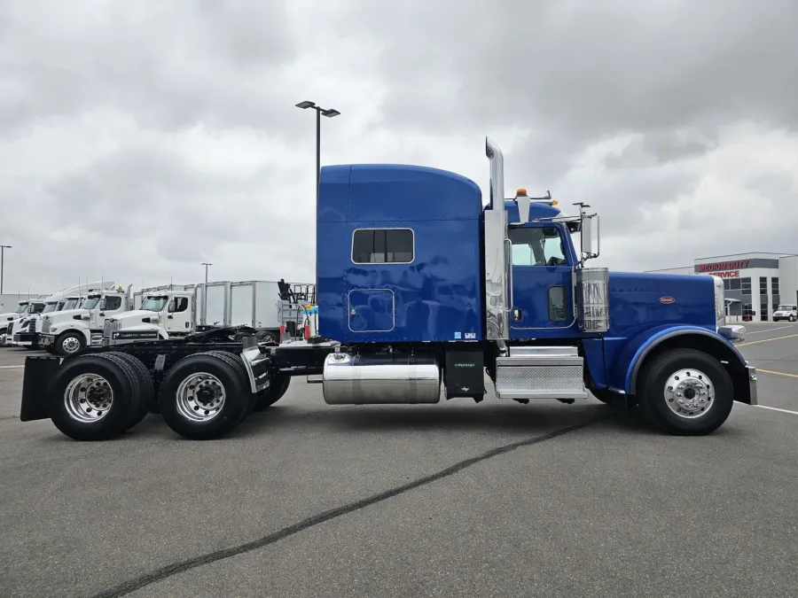 2022 Peterbilt 389 | Photo 5 of 22