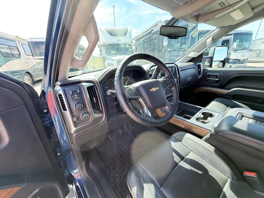2016 Chevrolet Silverado 3500 LTZ | Photo 6 of 22