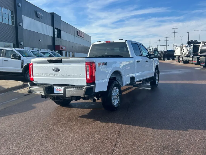 2026 Ford F-350 | Photo 5 of 13