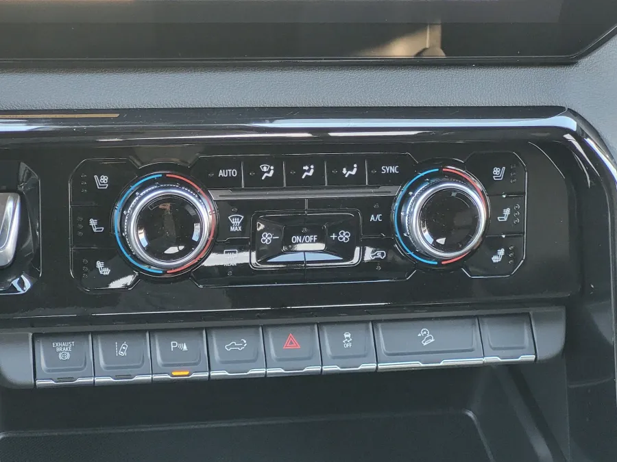 2026 GMC Sierra 2500HD AT4 | Photo 17 of 31