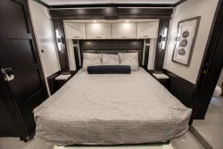 2026 Newmar Mountain Aire 4118 | Thumbnail Photo 25 of 45