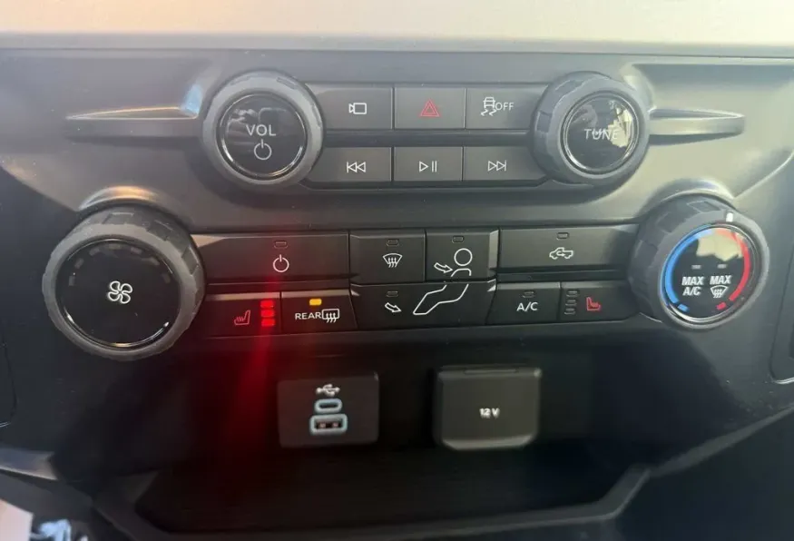 2026 Ford Super Duty F-350 | Photo 17 of 23