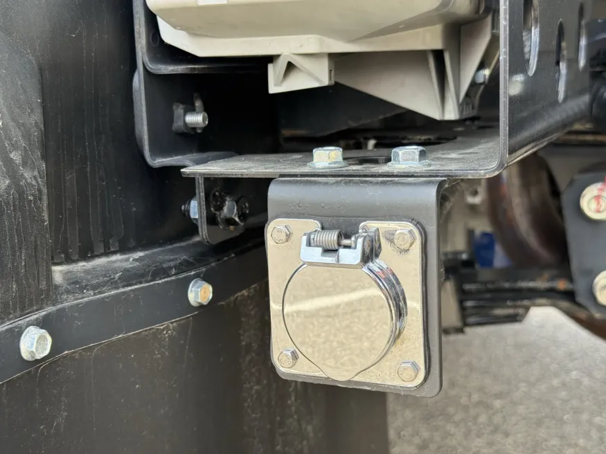 2025 Isuzu NRR GAS | Photo 14 of 21