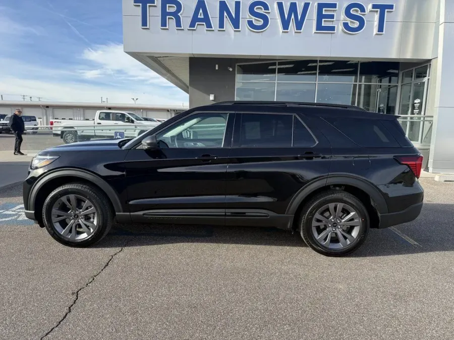 2026 Ford Explorer | Photo 1 of 24