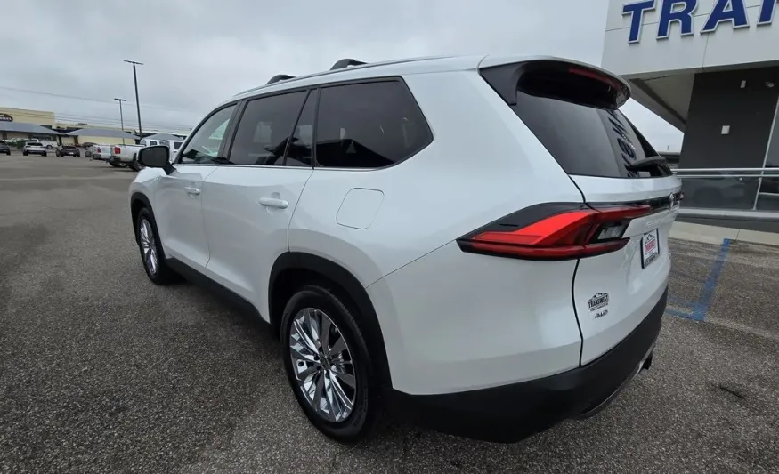 2024 Toyota Grand Highlander | Photo 6 of 33