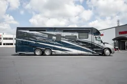 2026 Newmar Summit Aire 4505 | Thumbnail Photo 4 of 27