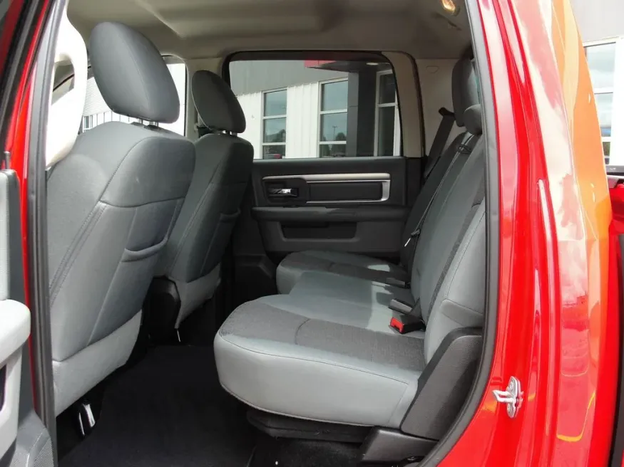 2015 RAM 1500 Big Horn | Photo 10 of 17