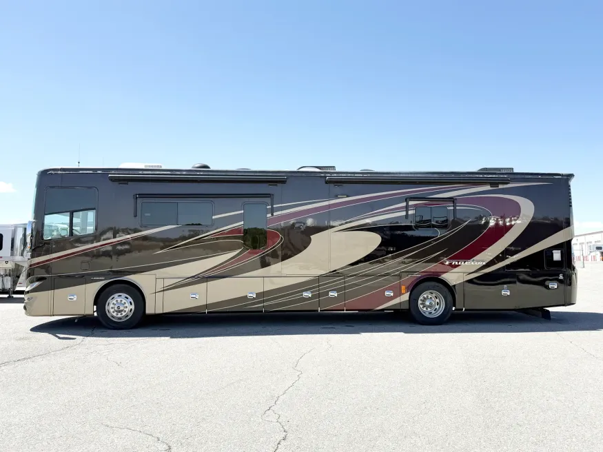 2016 Tiffin Phaeton 40AH | Photo 5 of 14