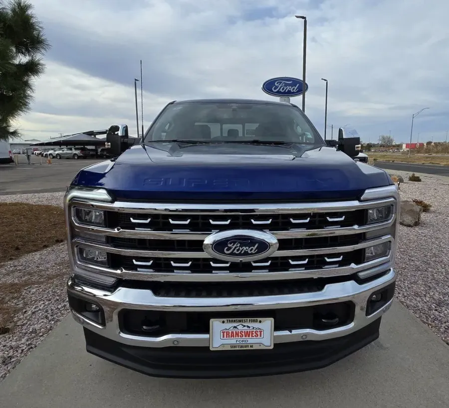 2026 Ford Super Duty F-350 | Photo 4 of 36