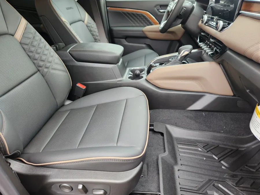 2026 GMC Canyon 4WD Denali | Photo 16 of 28