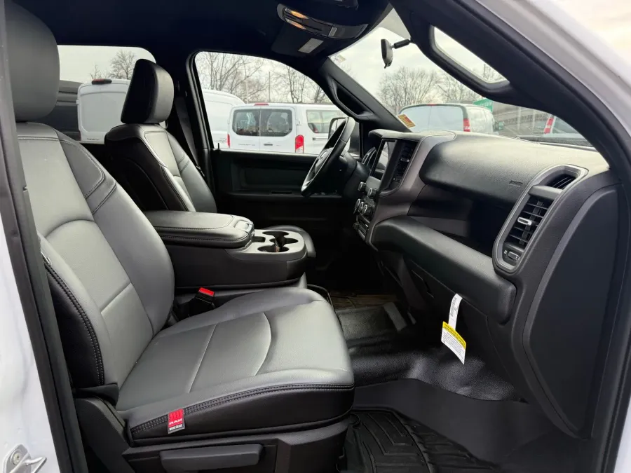 2022 RAM 3500 Tradesman | Photo 7 of 21