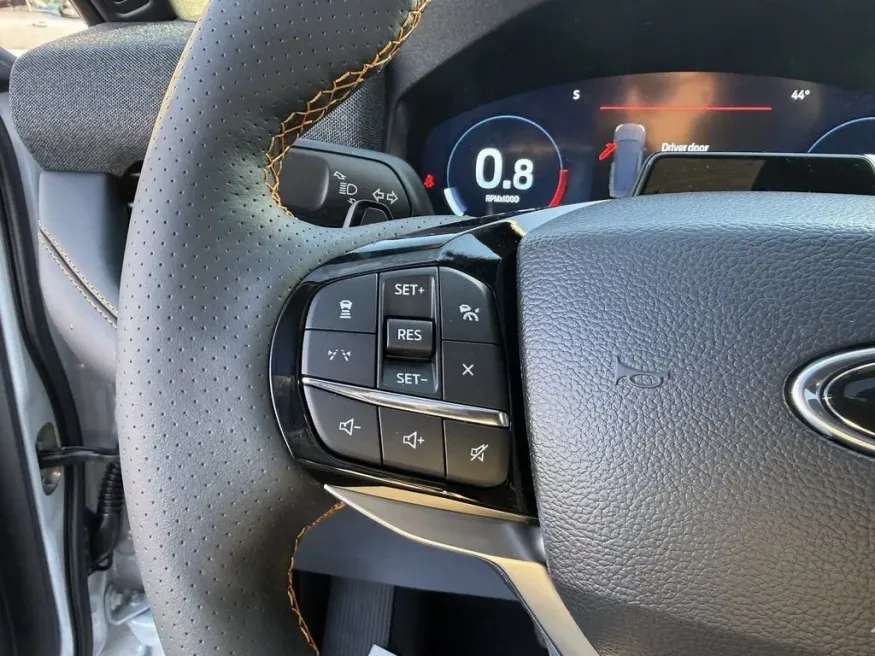 2026 Ford Explorer | Photo 19 of 32