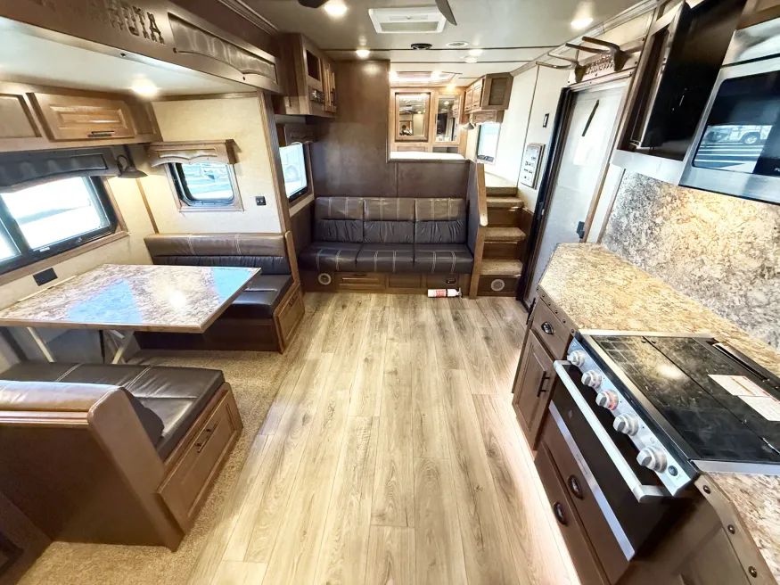 2022 Lakota Bighorn 6HLQ | Photo 4 of 26