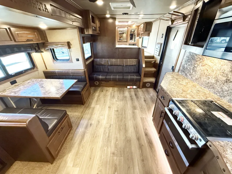 2022 Lakota Bighorn 6HLQ | Photo 4 of 26