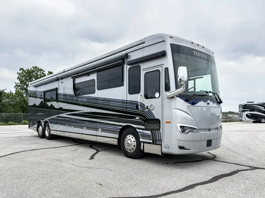2026 Tiffin Allegro Bus 45BTP | Photo 8 of 47