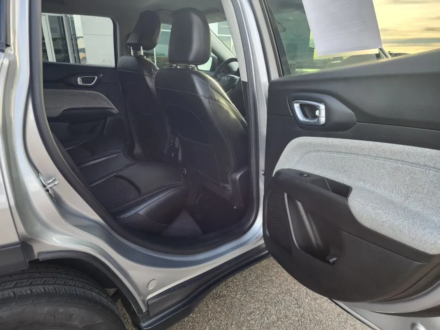 2022 Jeep Compass Latitude | Photo 13 of 22