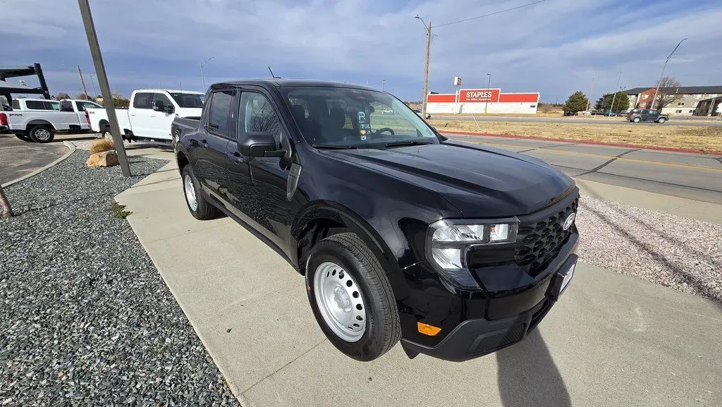 2026 Ford Maverick | Photo 3 of 26