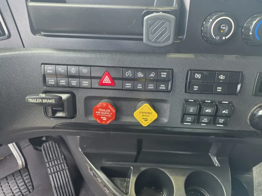 2023 Freightliner Cascadia 126 | Photo 20 of 22