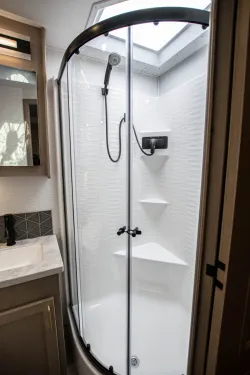 2026 Renegade Valencia 39BB | Thumbnail Photo 19 of 22