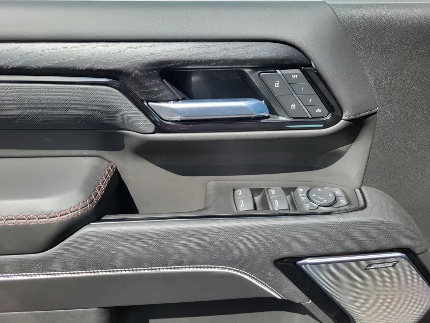 2026 GMC Sierra 2500HD AT4X | Photo 18 of 25