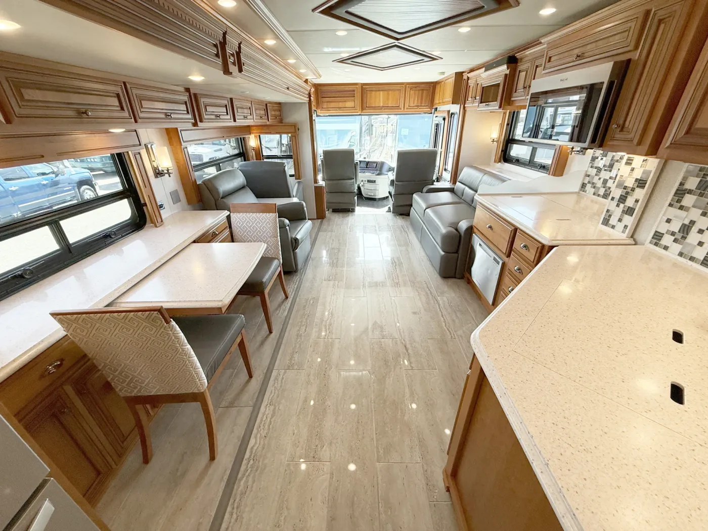 2020 Newmar Dutch Star 4328 | Photo 5 of 31