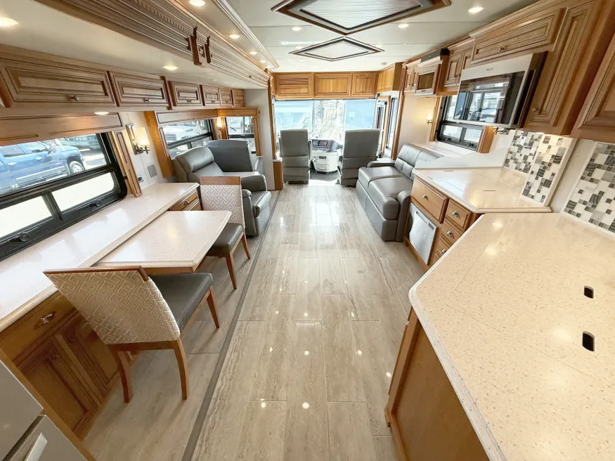 2020 Newmar Dutch Star 4328 | Photo 5 of 31