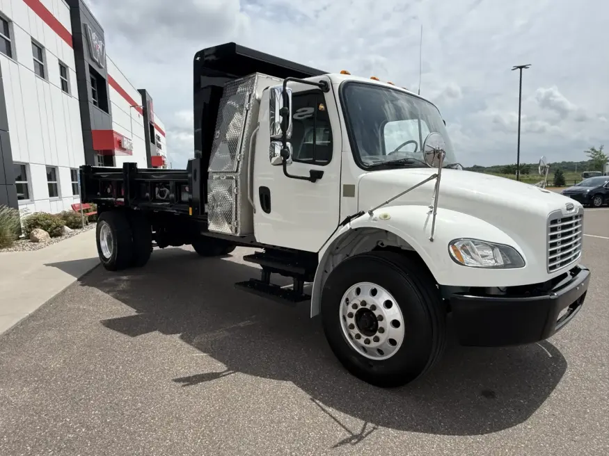 2019 Freightliner M2 106 | Photo 7 of 12