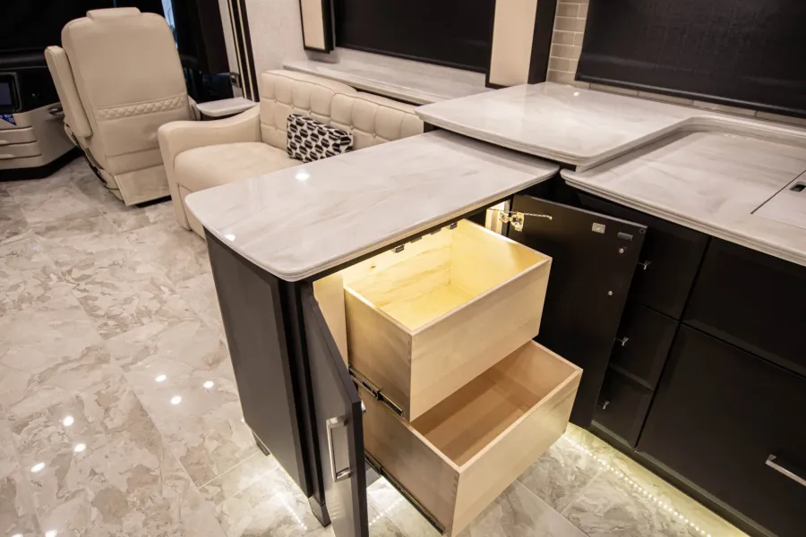 2026 Newmar Essex 4569 | Photo 21 of 34