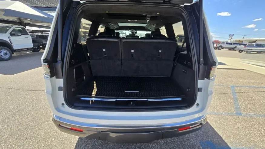 2022 Jeep Grand Wagoneer | Photo 9 of 45