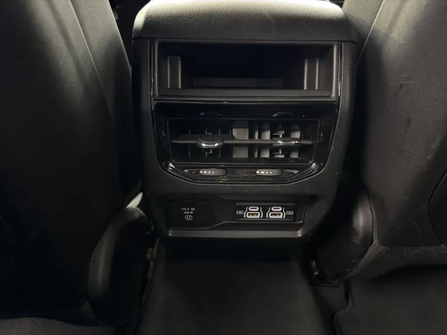 2024 Jeep Grand Cherokee Altitude | Photo 10 of 20