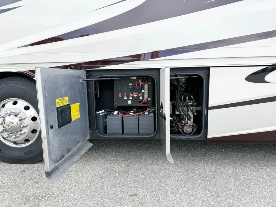 2013 Tiffin Zephyr | Photo 33 of 32