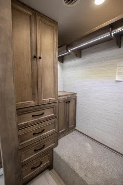 2026 Tiffin Phaeton 44OH | Thumbnail Photo 30 of 31