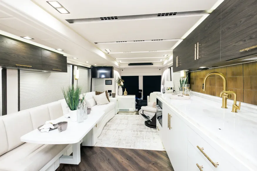 2026 Emerald Prevost H3-45 Triple Slide | Photo 7 of 29