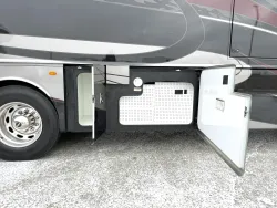2019 Fleetwood Discovery 40M LXE | Thumbnail Photo 26 of 30