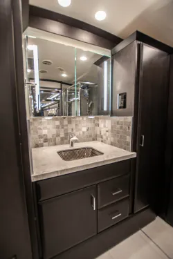 2026 Newmar Mountain Aire 4118 | Thumbnail Photo 30 of 44