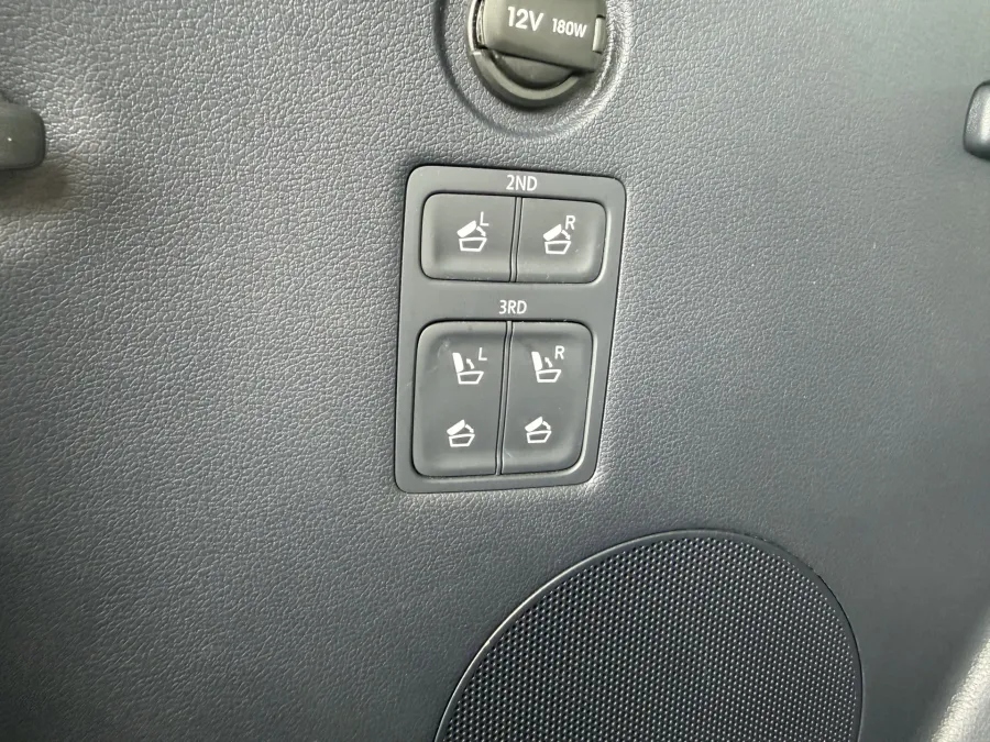 2024 Hyundai Palisade Limited | Photo 8 of 26