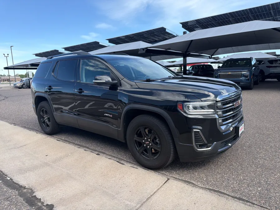 2023 GMC Acadia AT4 | Photo 8 of 25