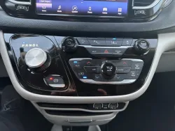 2023 Chrysler Pacifica Touring L | Thumbnail Photo 19 of 22