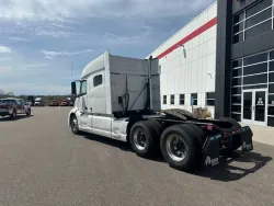 2021 Volvo VNL | Thumbnail Photo 4 of 16