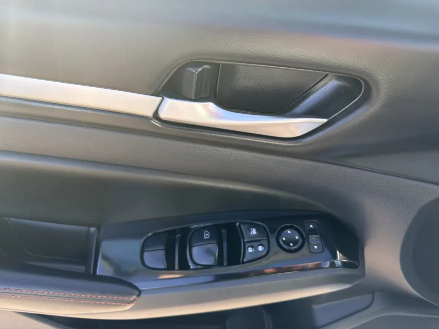 2024 Nissan Altima 2.5 SR | Photo 11 of 19