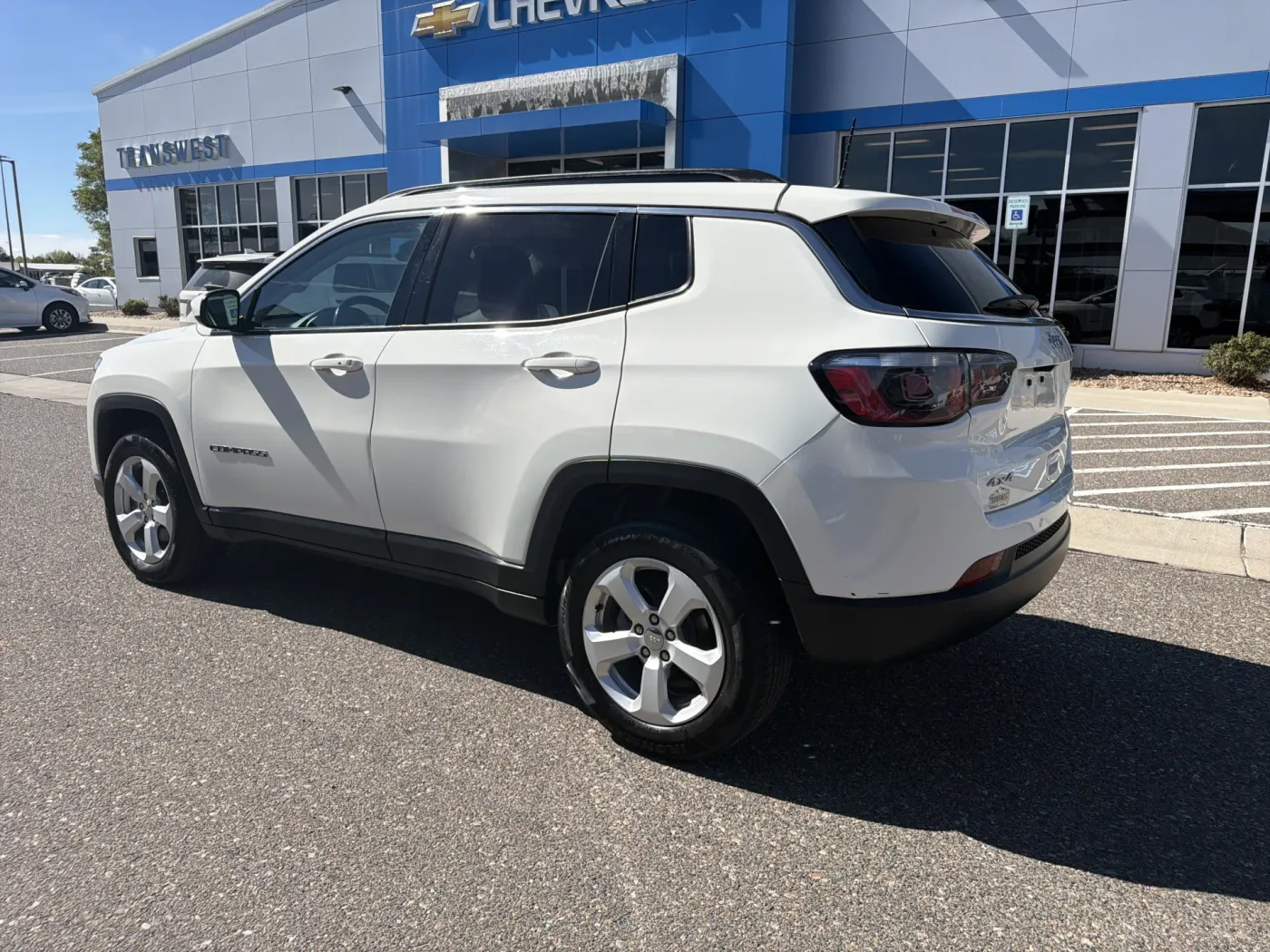 2018 Jeep Compass Latitude | Photo 3 of 19